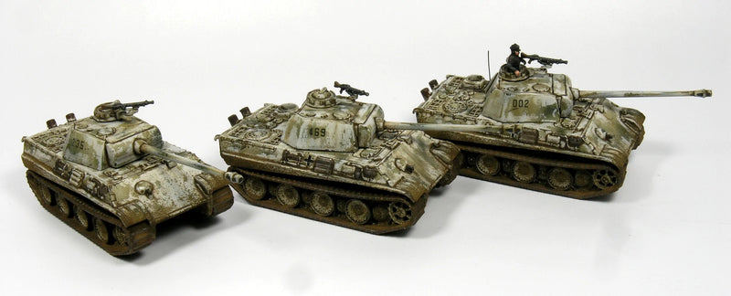 PzKpfw V Panther Ausf. G Tank, 1:144 (12 mm) Scale Model Plastic Kit Painted Example Winter