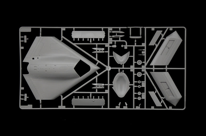 Northrop Grumman X-47B Unmanned Combat Aircraft System, 1/72 Scale Model Kit Frame 1