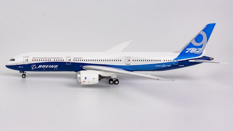 Boeing B787-9 Dreamliner Boeing House Colors (N789EX) 1:400 Scale Model Left Side View