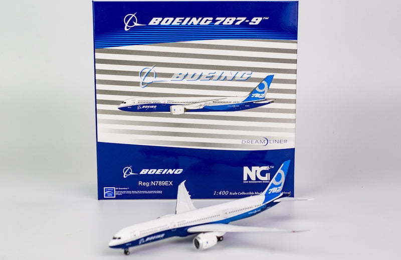 Boeing B787-9 Dreamliner Boeing House Colors (N789EX) 1:400 Scale Model Box