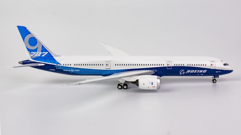 Boeing B787-9 Dreamliner Boeing House Colors (N789EX) 1:400 Scale Model Right Side View