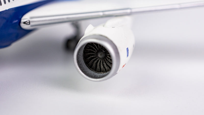 Boeing B787-9 Dreamliner Boeing House Colors (N789EX) 1:400 Scale Model Engine Close Up