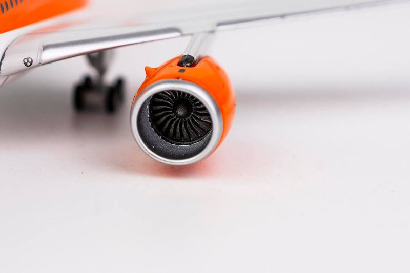 Airbus A350-900 easyJet Airlines (G-A359) 1:400 Scale Model Engine Close Up
