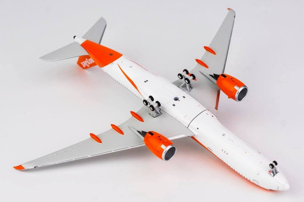 Airbus A350-900 easyJet Airlines (G-A359) 1:400 Scale Model Bottom View