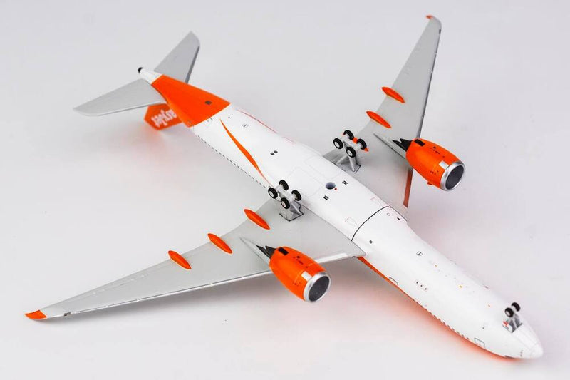 Airbus A350-900 easyJet Airlines (G-A359) 1:400 Scale Model Bottom View