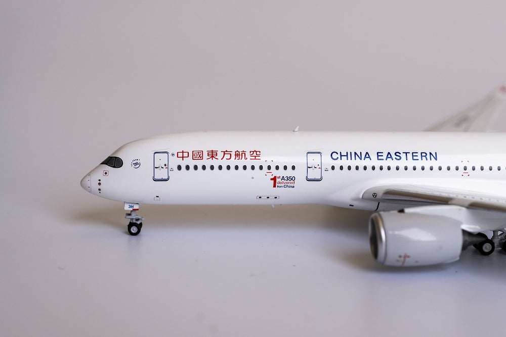 Airbus A350-900 China Eastern Airlines (B-323H) 1:400 Scale Model Nose Close Up