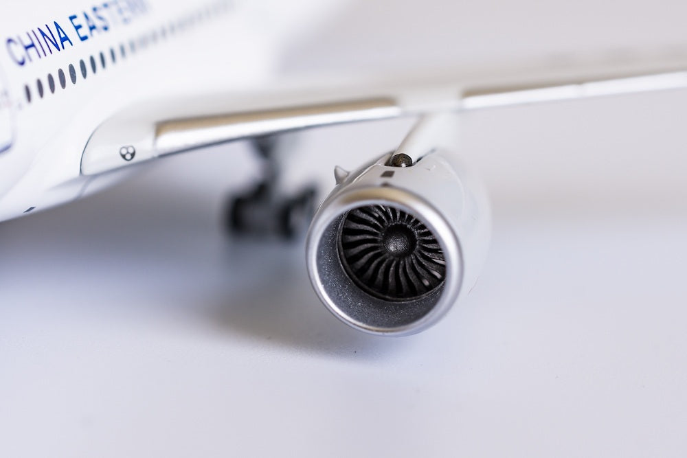 Airbus A350-900 China Eastern Airlines (B-323H) 1:400 Scale Model Engine Close Up