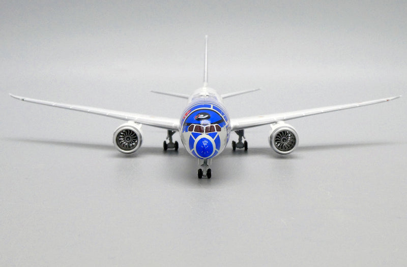 Boeing 787-9 All Nippon Airways Star Wars (JA873A) 1:400 Scale Model Front View
