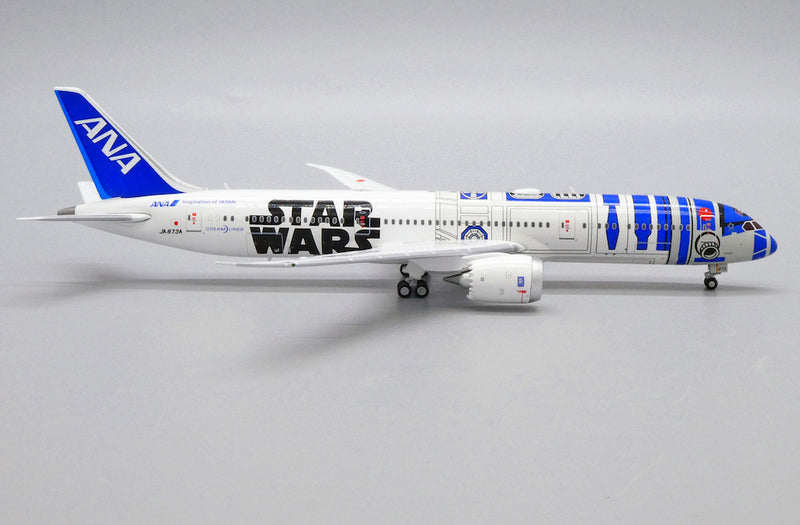 Boeing 787-9 All Nippon Airways Star Wars (JA873A) 1:400 Scale Model Right Side View