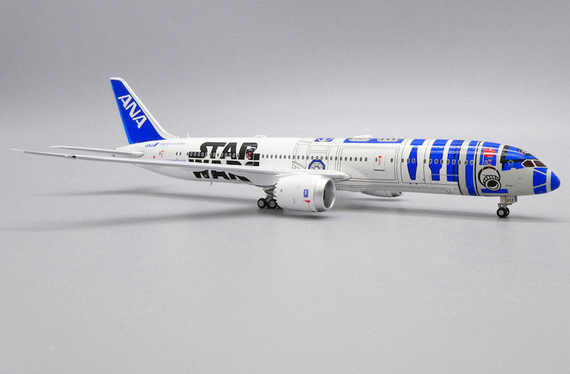 Boeing 787-9 All Nippon Airways Star Wars (JA873A) 1:400 Scale Model Right Side Nose Close Up