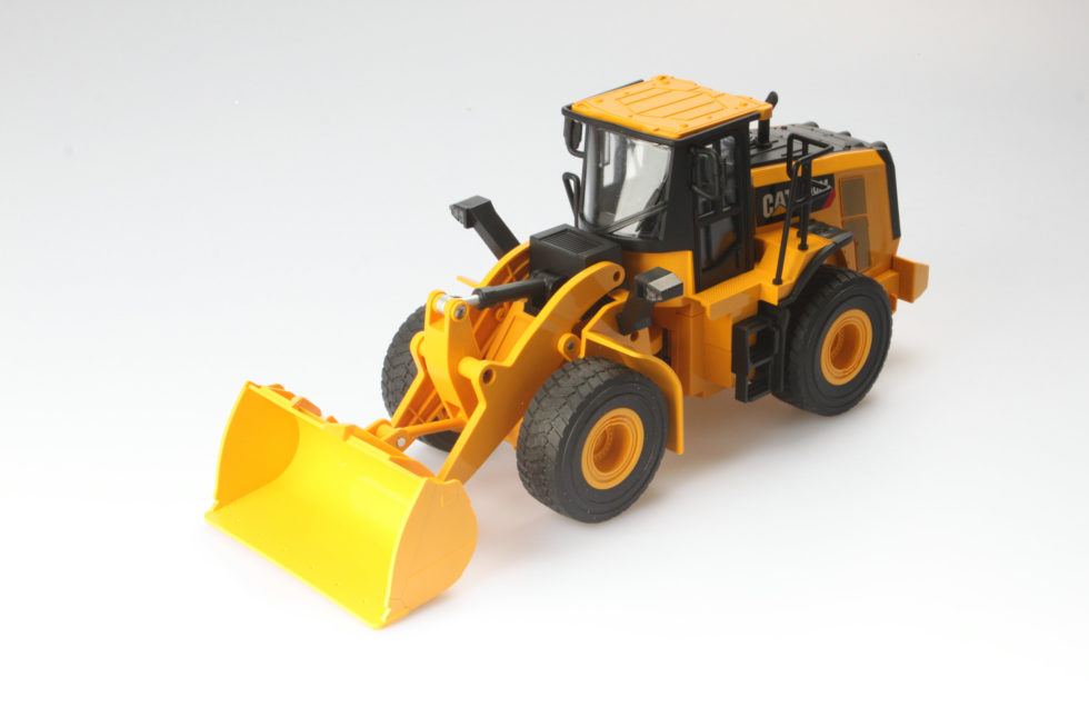 Caterpillar 950M Wheel Loader 1:24 Scale Radio Controlled Model