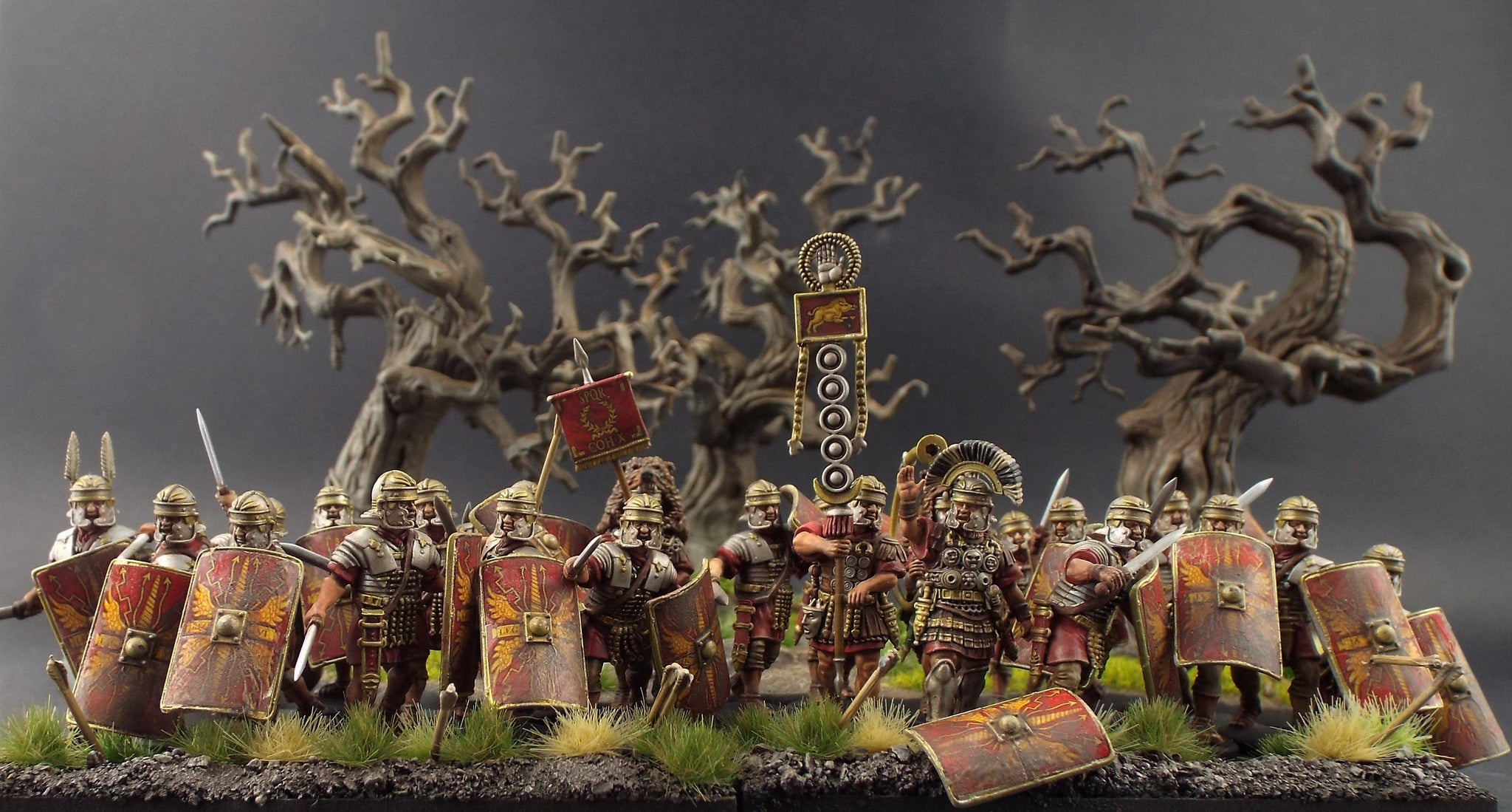 Early Imperial Roman Legionaries Attacking, 28 mm Scale Model Plastic Figures Diorama