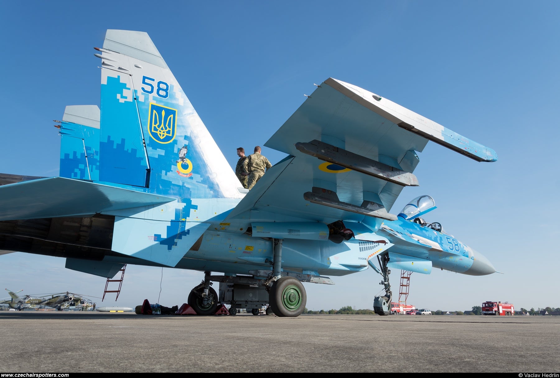 Hobby Master | Sukhoi Su-27 Flanker B, Blue 58, Ukrainian