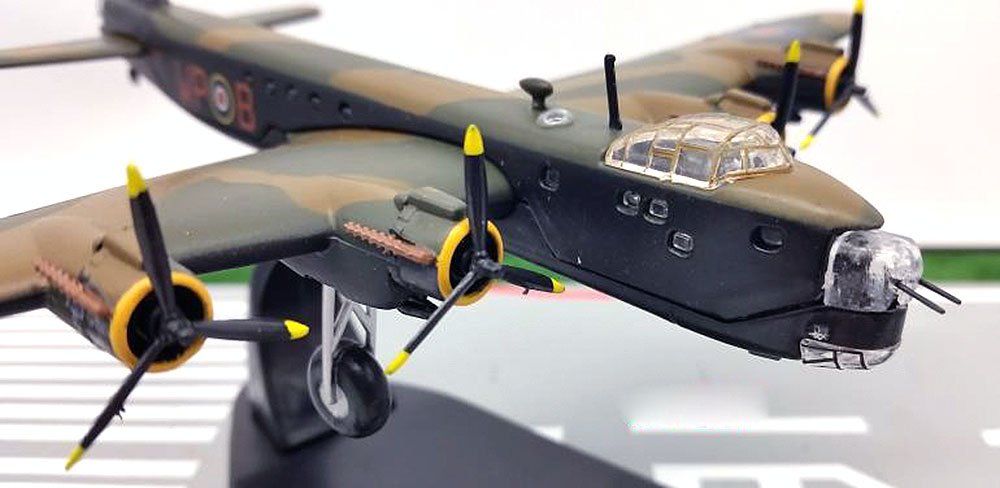 Short Stirling Heavy Bomber 1944, 1:144 Scale Model By Atlas Editions Nose Closeup