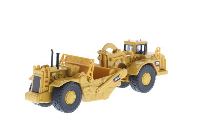 Caterpillar 627G Wheel Tractor-Scraper 1:87 (HO) Scale Model Right Rear Quarter View