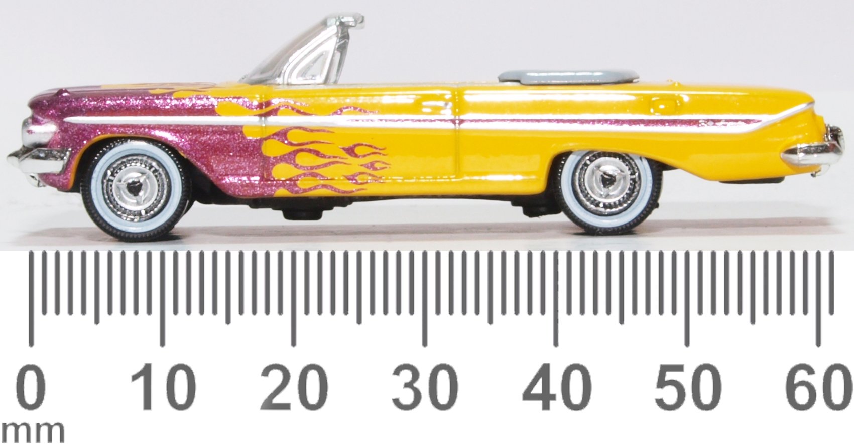 Chevrolet Impala Convertible 1961 Hot Rod 1:87 Scale Model Dimension