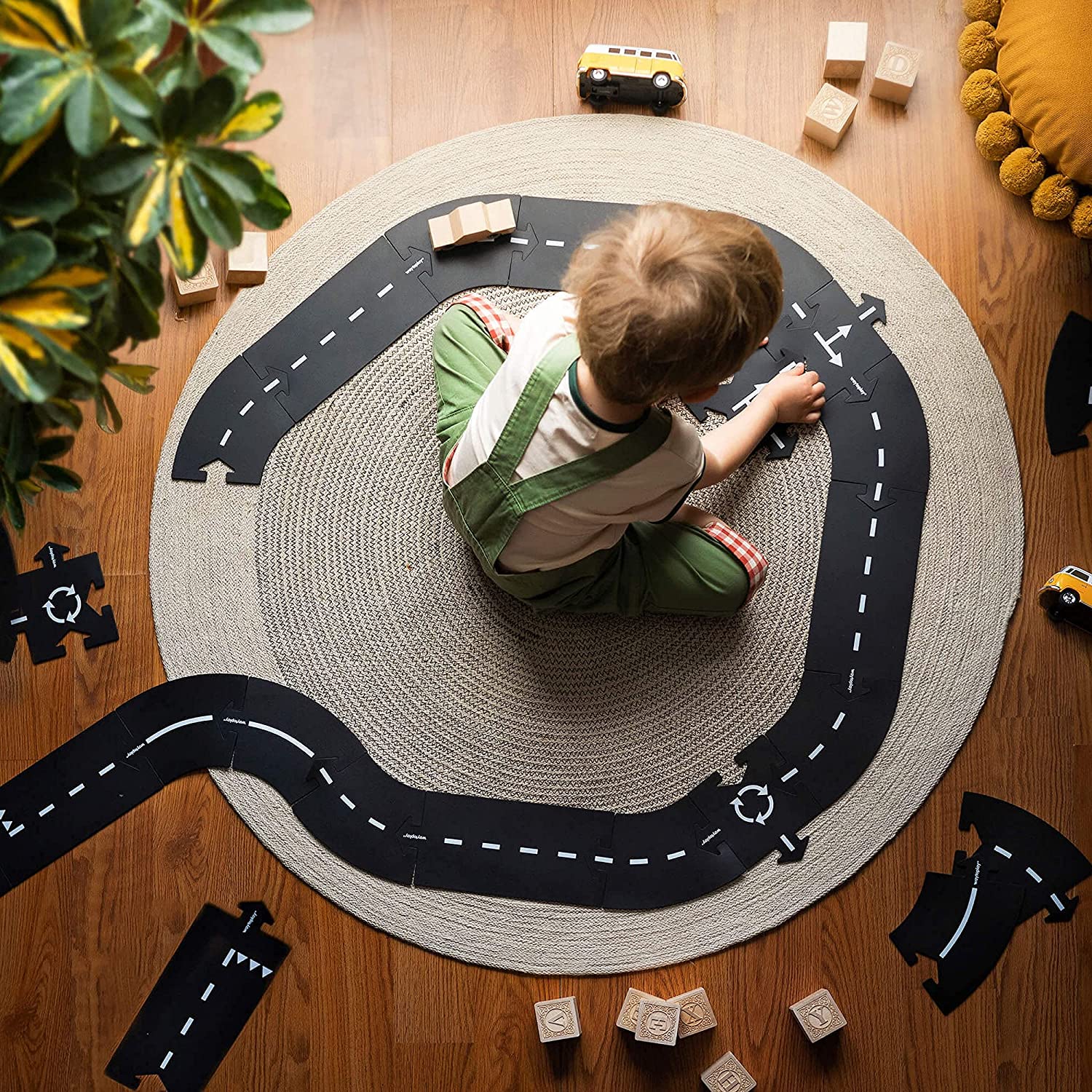 Highway 24 Piece Flexible Toy Road Set At Play