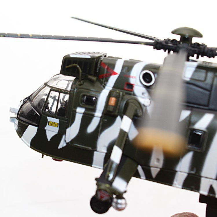 Westland WS-61 Sea King HC.4 Royal Navy 1996 1:72 Scale Model By Amercom Nose Close Up