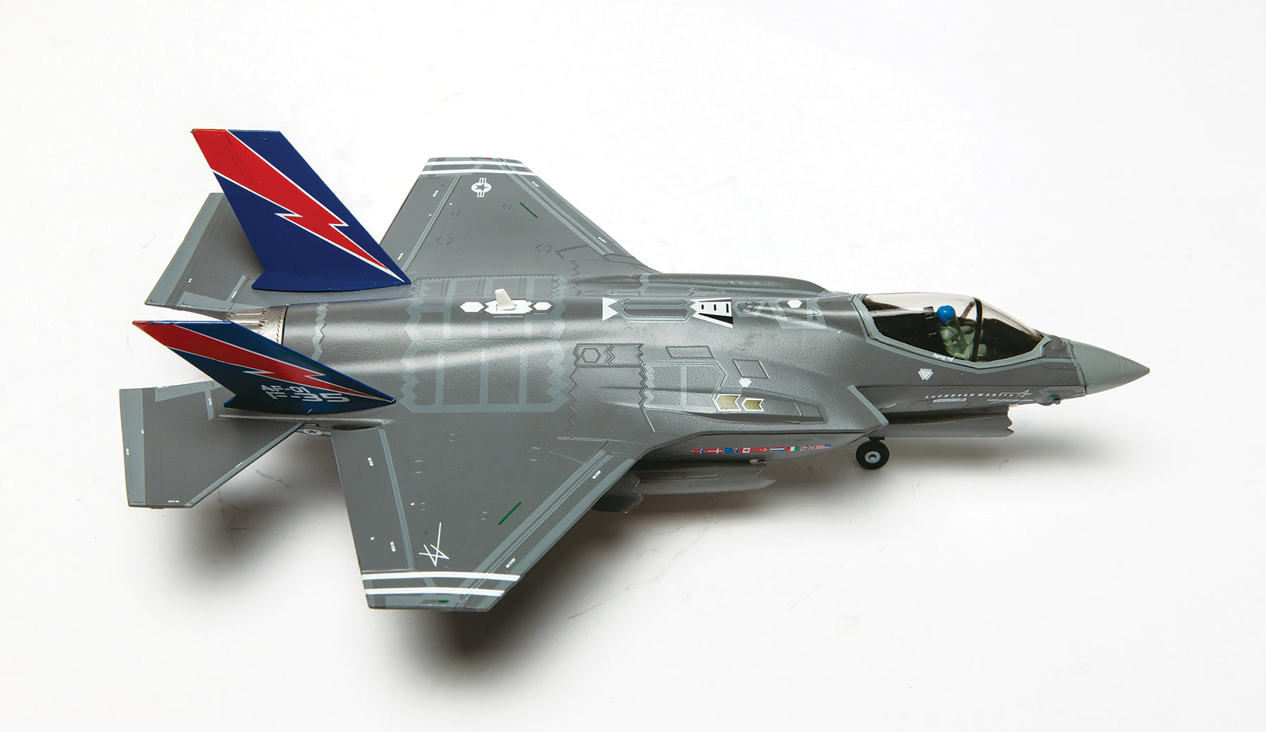 Lockheed Martin F-35A Lightening II #AF-01 Edwards AFB 1:72 Scale Diecast Model