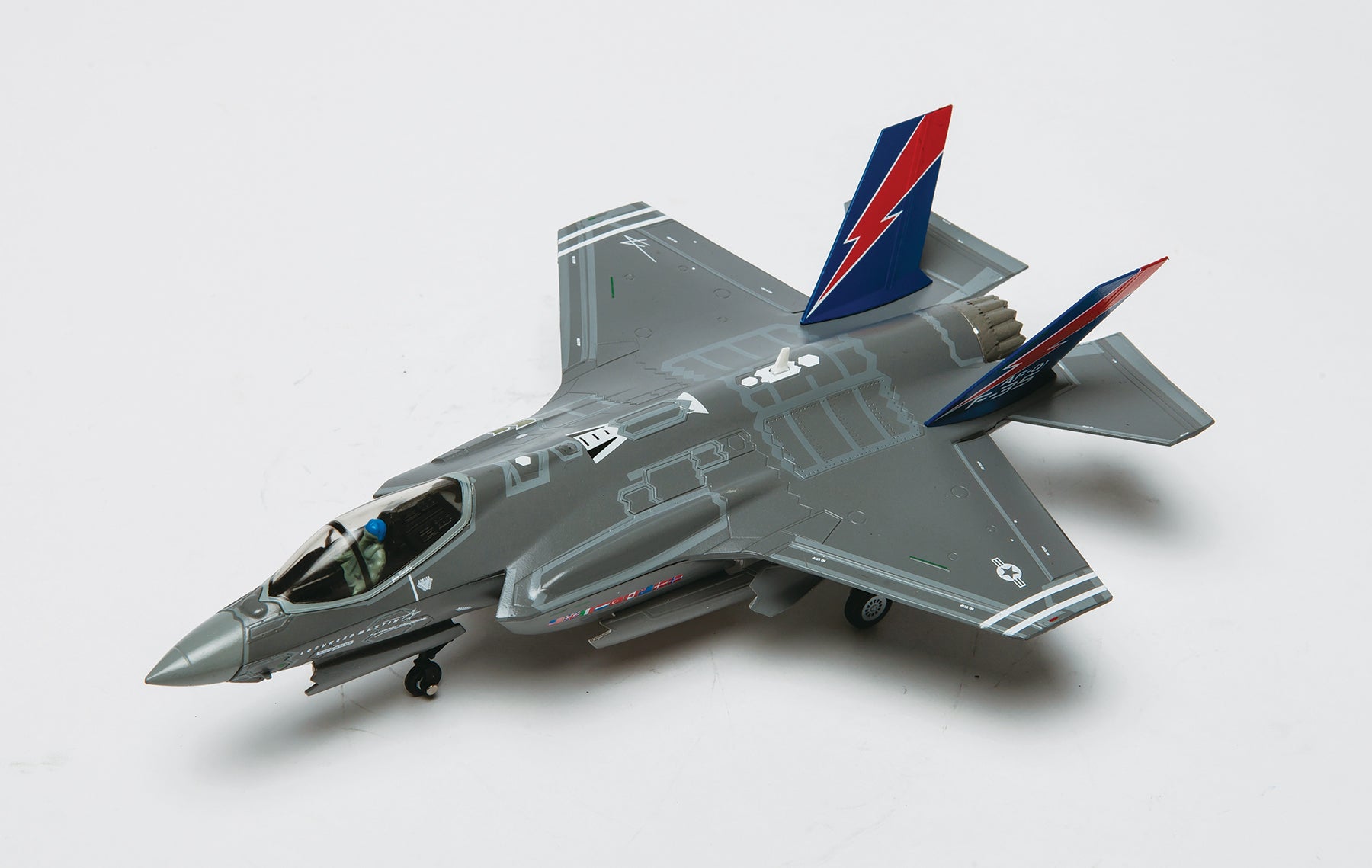 Lockheed Martin F-35A Lightening II #AF-01 Edwards AFB 1:72 Scale Diecast Model By Air Force 1