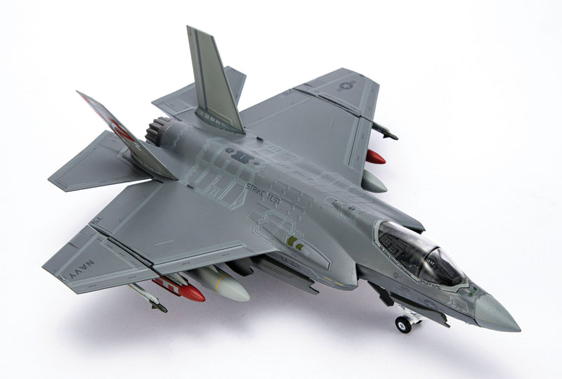 Lockheed Martin F-35C Lightening II VX-23 “Salty Dogs” CF-05, 1:72 Scale Diecast Model Right Front View