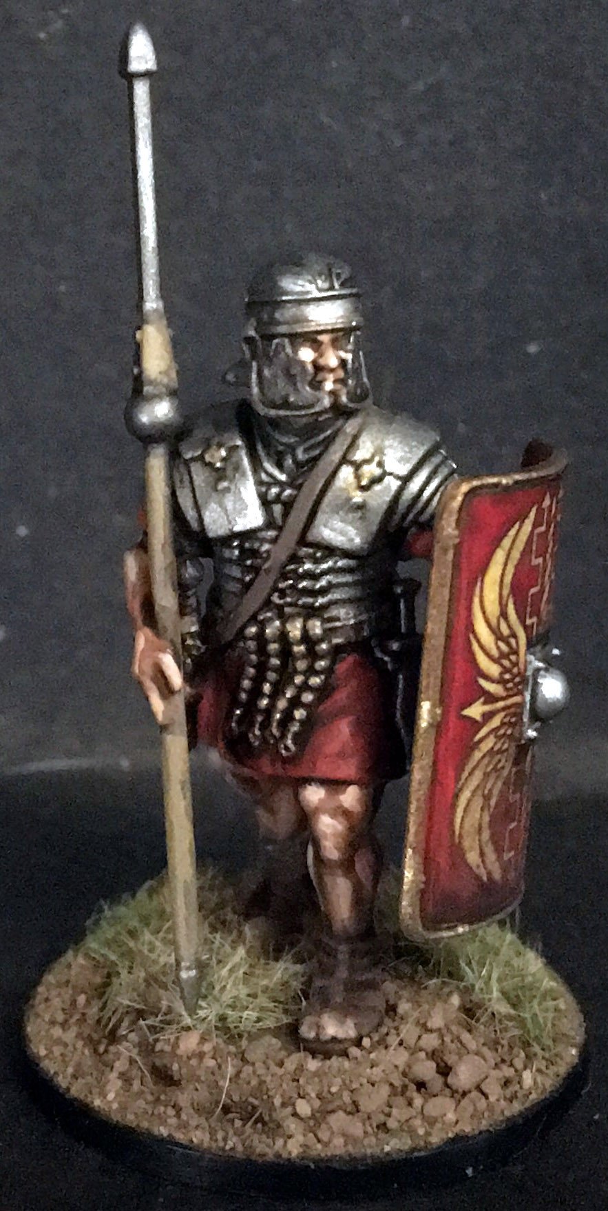 Early Imperial Roman Legionaries Advancing, 28 mm Scale Model Plastic Figures Legionnaire Close Up