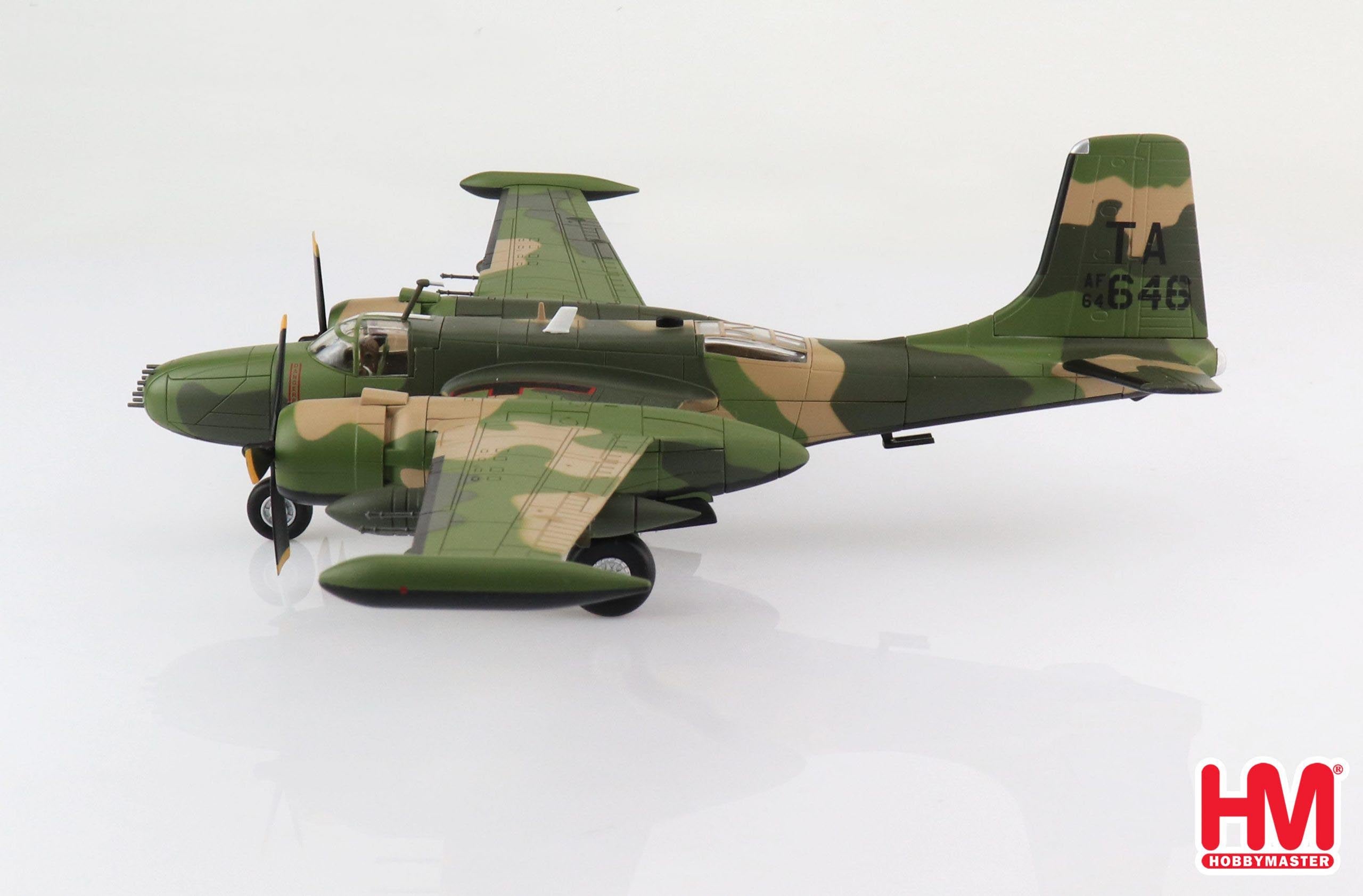 Hobby Master | Douglas B-26K Counter Invader 609th SOS 1969, 1:72