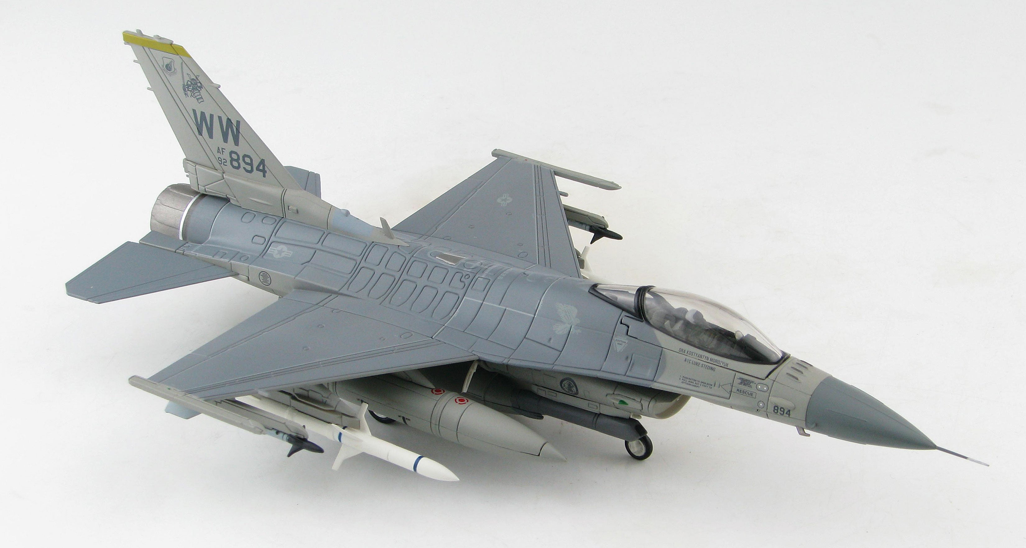 Lockheed Martin F-16CM Fighting Falcon PAAF Viper Demo Team “Primo”, 1:72 Scale Diecast Model Right Front View