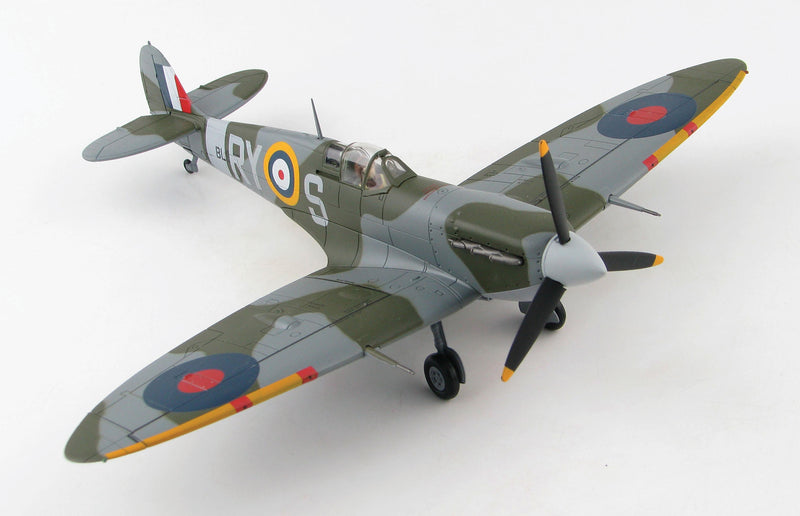 Supermarine Spitfire Mk. Vb, RAF No. 313 Squadron May 1942, 1:48 Scale Diecast Model Right Front View