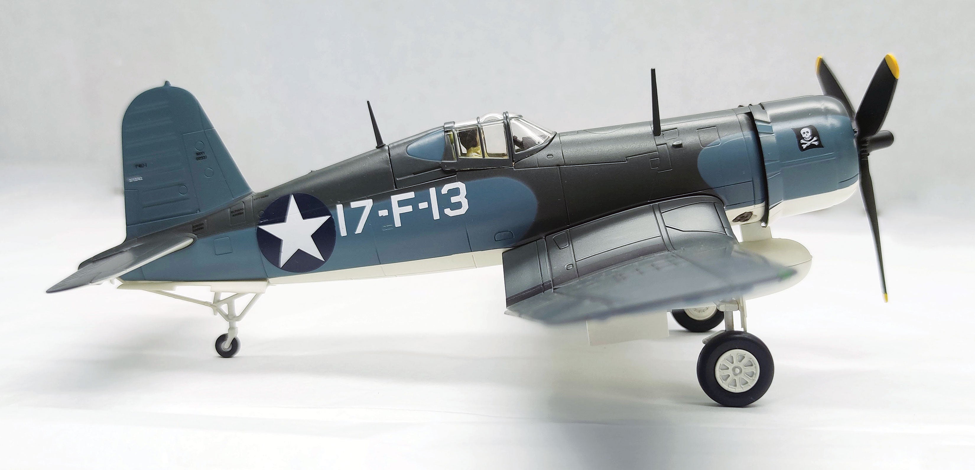 HMホビーマスターF4U Corsair 1:48 ダイキャストモデル中古美品！ HOBBY MASTER 1/48 (ダイキャスト製) F4U-4 CorsairN51 John