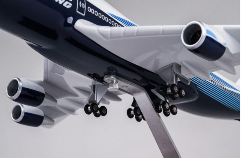 Boeing 747-400  1:150 Scale Model With LED Light By Hyinuo Landing Gear Close Up