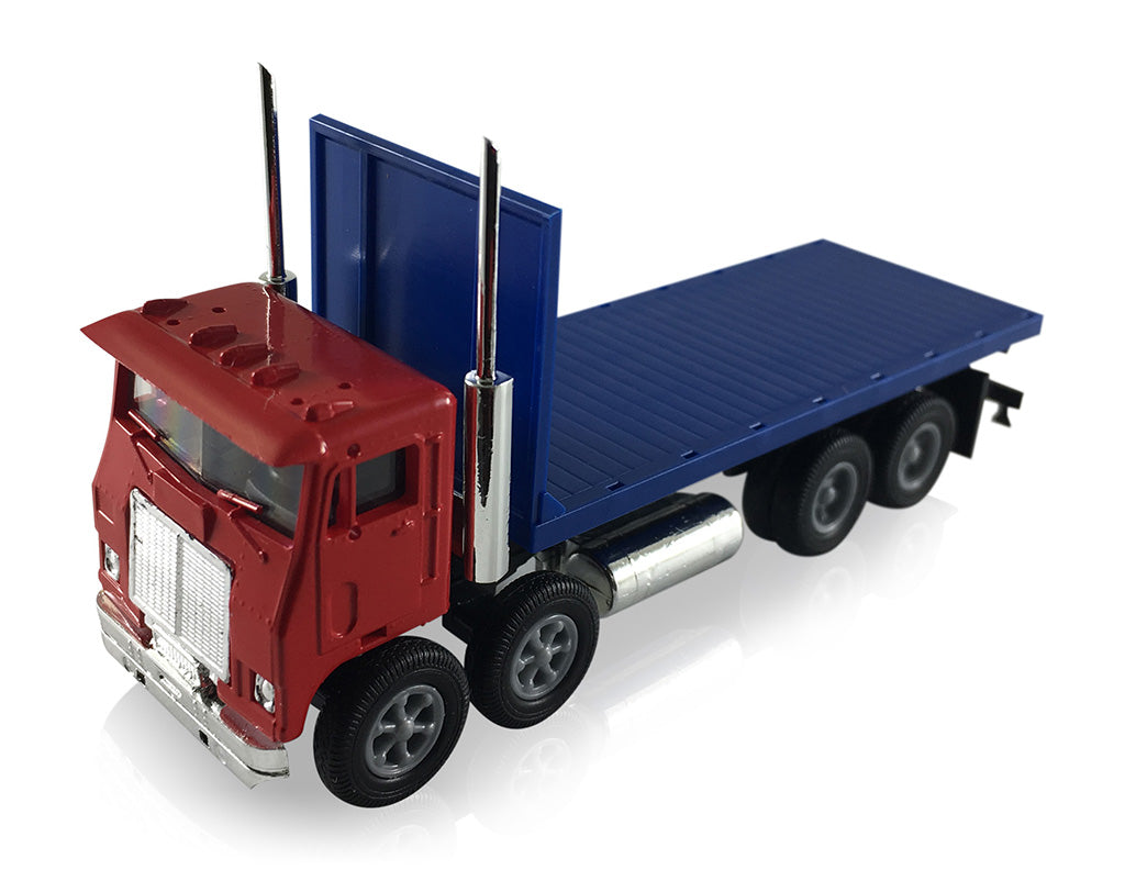 White Motor Co. Road Commander Twin Steer Flat Bed Truck 1/87 Scale (HO) Model by Promotex