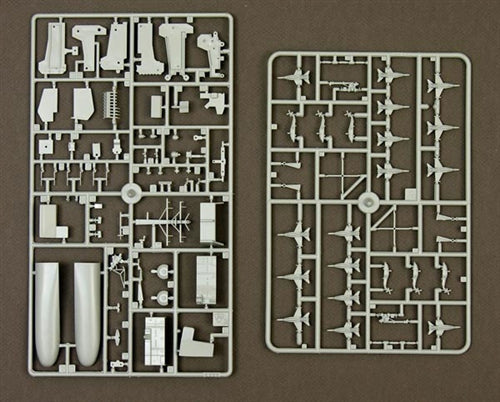 USS Ronald Reagan CVN-76, 1:720 Scale Model Kit  Example Frames