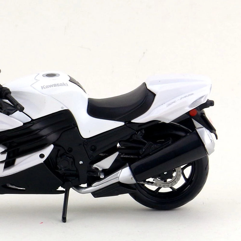 Kawasaki Ninja ZX-14R (White) 1/12 Scale Motorcycle Model Rear Close Up