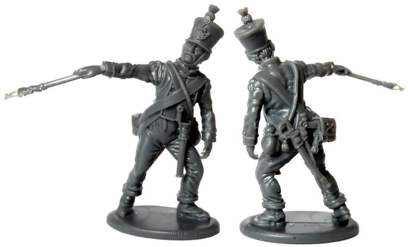 Napoleonic French Foot Artillery 1812 - 1815, 28 mm Scale Model Plastic Figures Firer Detail