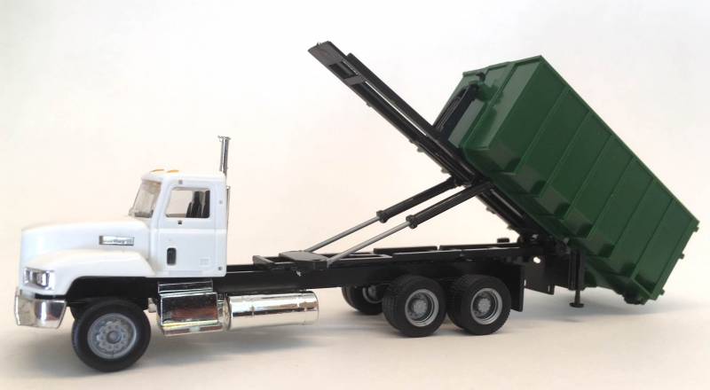 Mack Garbage Truck (White) w/ Roll Off Container (Green)  1/87 Scale (HO) Model