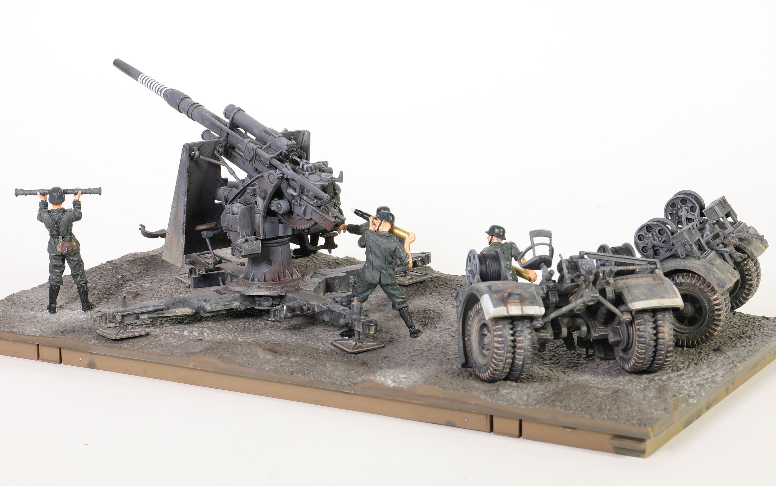 Krupp Flak 36 8.8 cm Anti-Aircraft Gun German Army Stalingrad 1943, 1:32 Scale Model