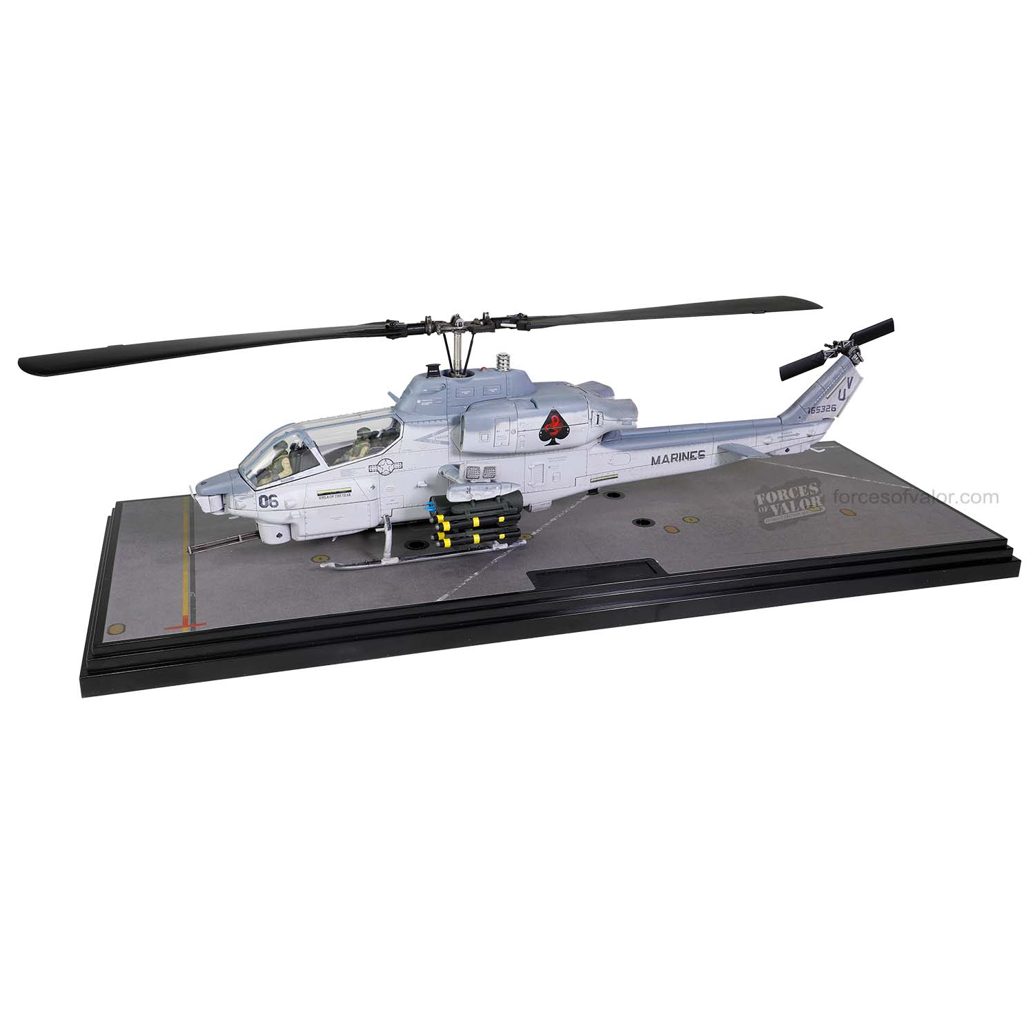 Bell AH-1W SuperCobra 1/48 ヘリコプター AH-1W SuperCobra by Chris Beaumont (Italeri 1/48)
