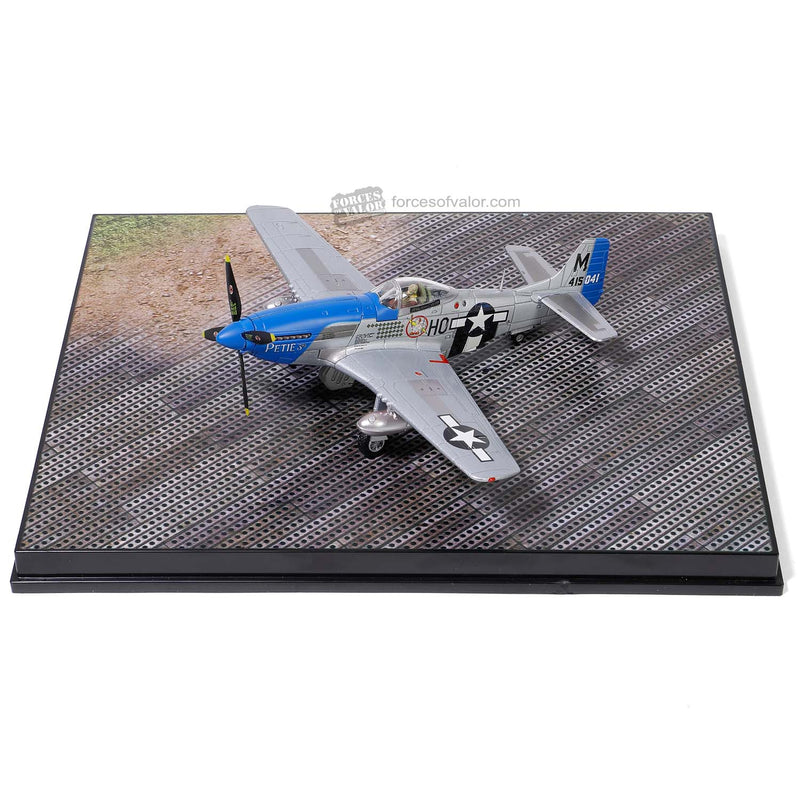 North American P-51D Mustang “ Petie 3rd ” 487th Fighter Squadron, USAAF 1944, 1:72 Scale Model