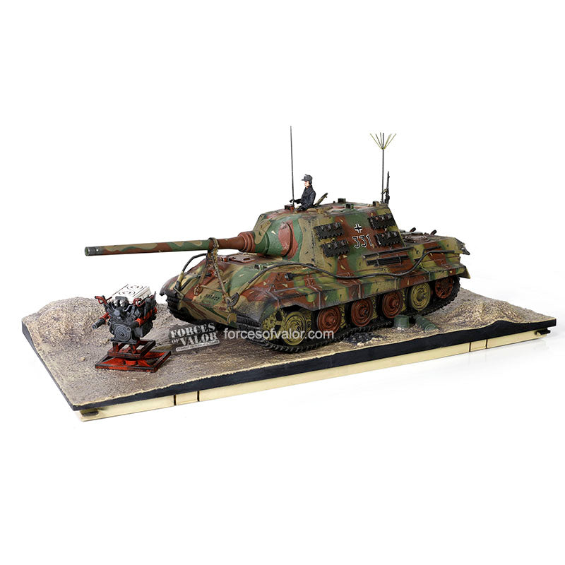 Sd.Kfz. 186 Jagdtiger German Heavy Tank Destroyer 1945, 1/32 Scale Model By Forces Of Valor Display Diorama
