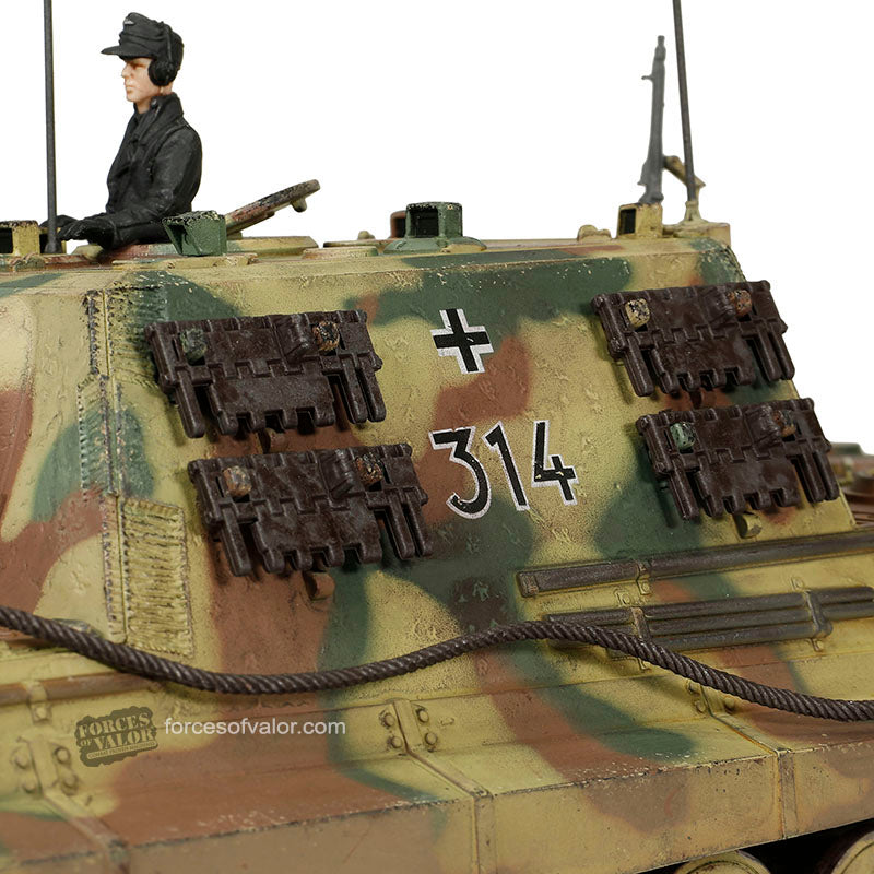 Sd.Kfz. 186 Jagdtiger German Heavy Tank Destroyer Porsche Suspension 1945, 1/32 Scale Model