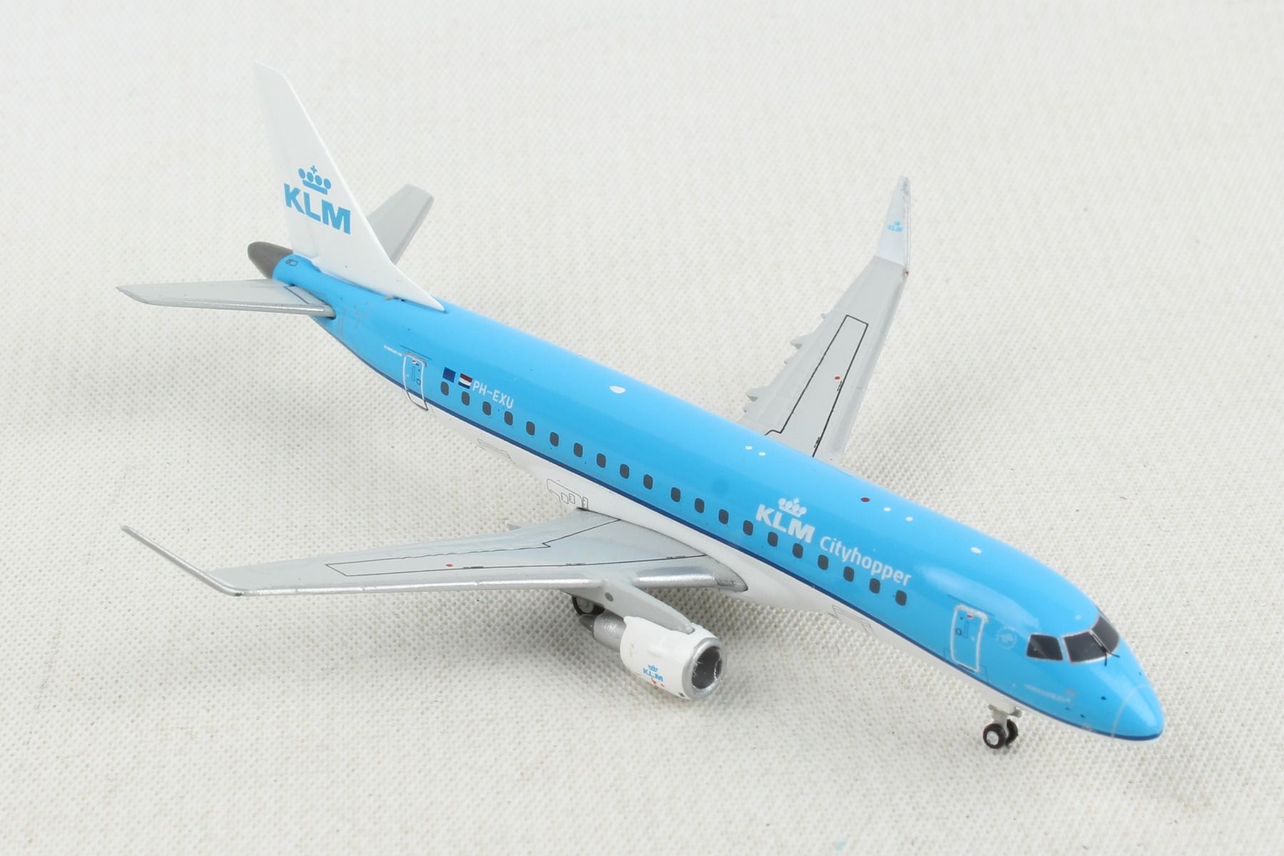 Embraer ERJ-175 KLM Royal Dutch Airlines (PH-EXU) 1:400 Scale Model Right Front View