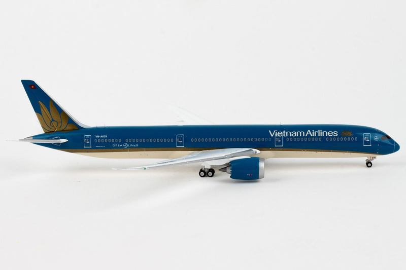 Boeing 787-10 Vietnam Airlines (VN-A879) 1:400 Scale Model Right Side View