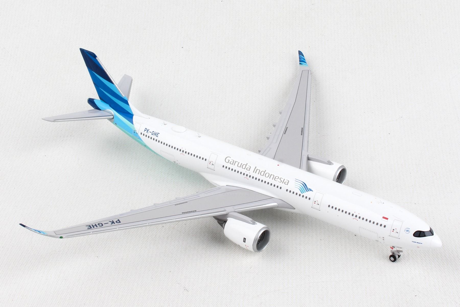 Airbus A330-900NEO Garuda Indonesia (PK-GHE) 1:400 Scale Model