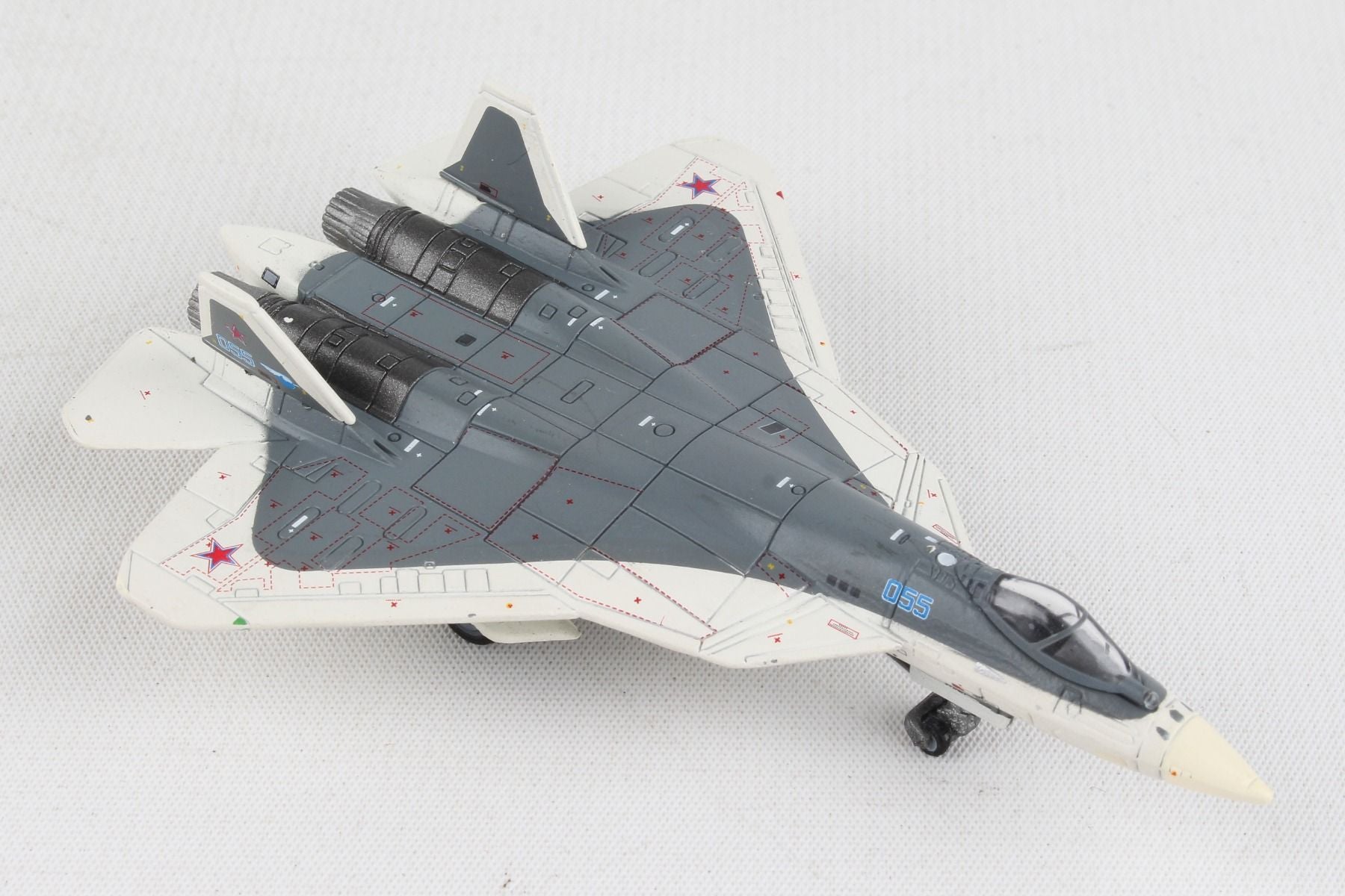 スホーイ T-50 （SU-57） プロトタイプ ホワイトシャークhelpa Herpa | Sukhoi T-50 White Shark (Su-57 Prototype) 1:200