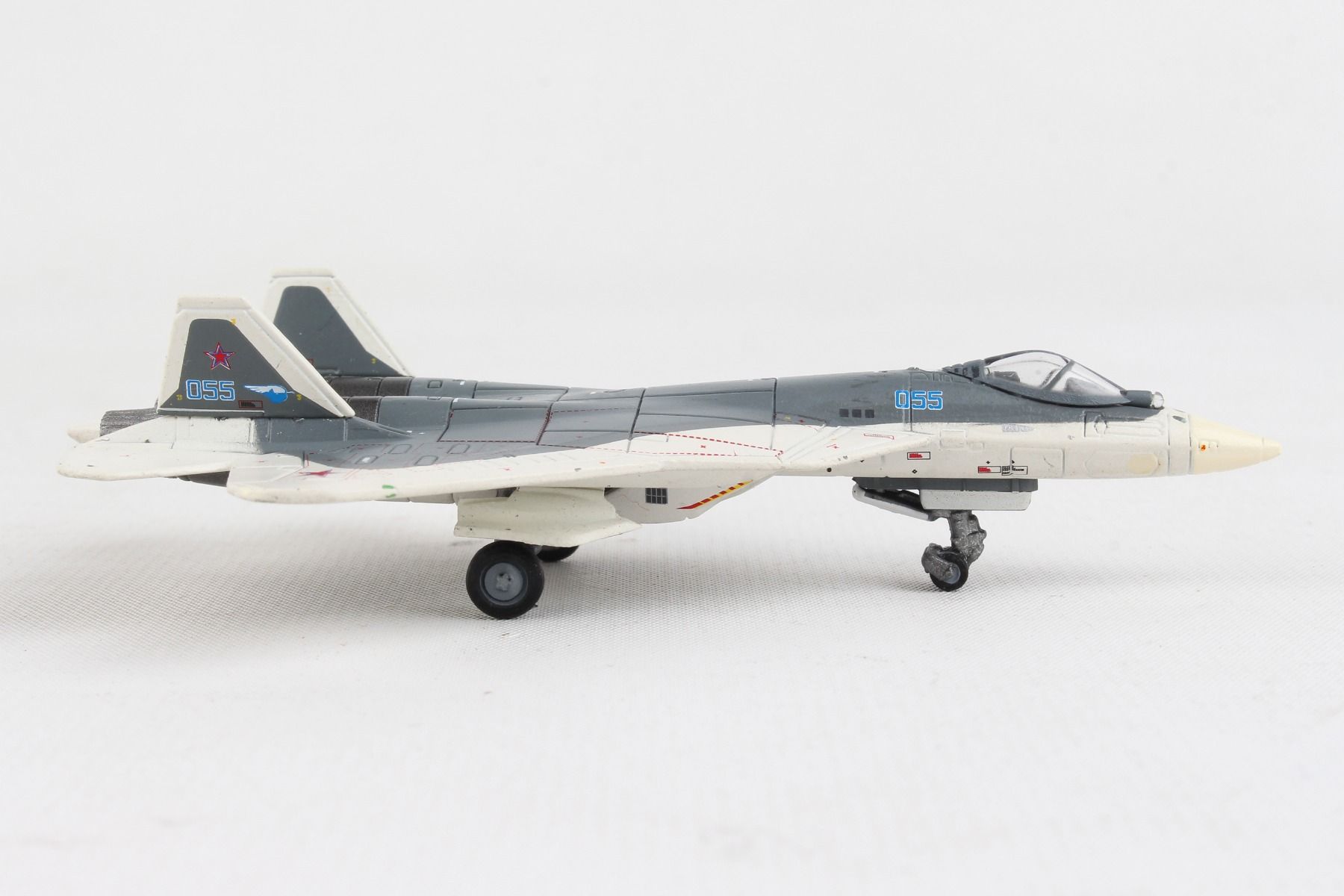 Sukhoi T-50 White Shark (Su-57 Prototype) 1:200 Scale Model Right Side View