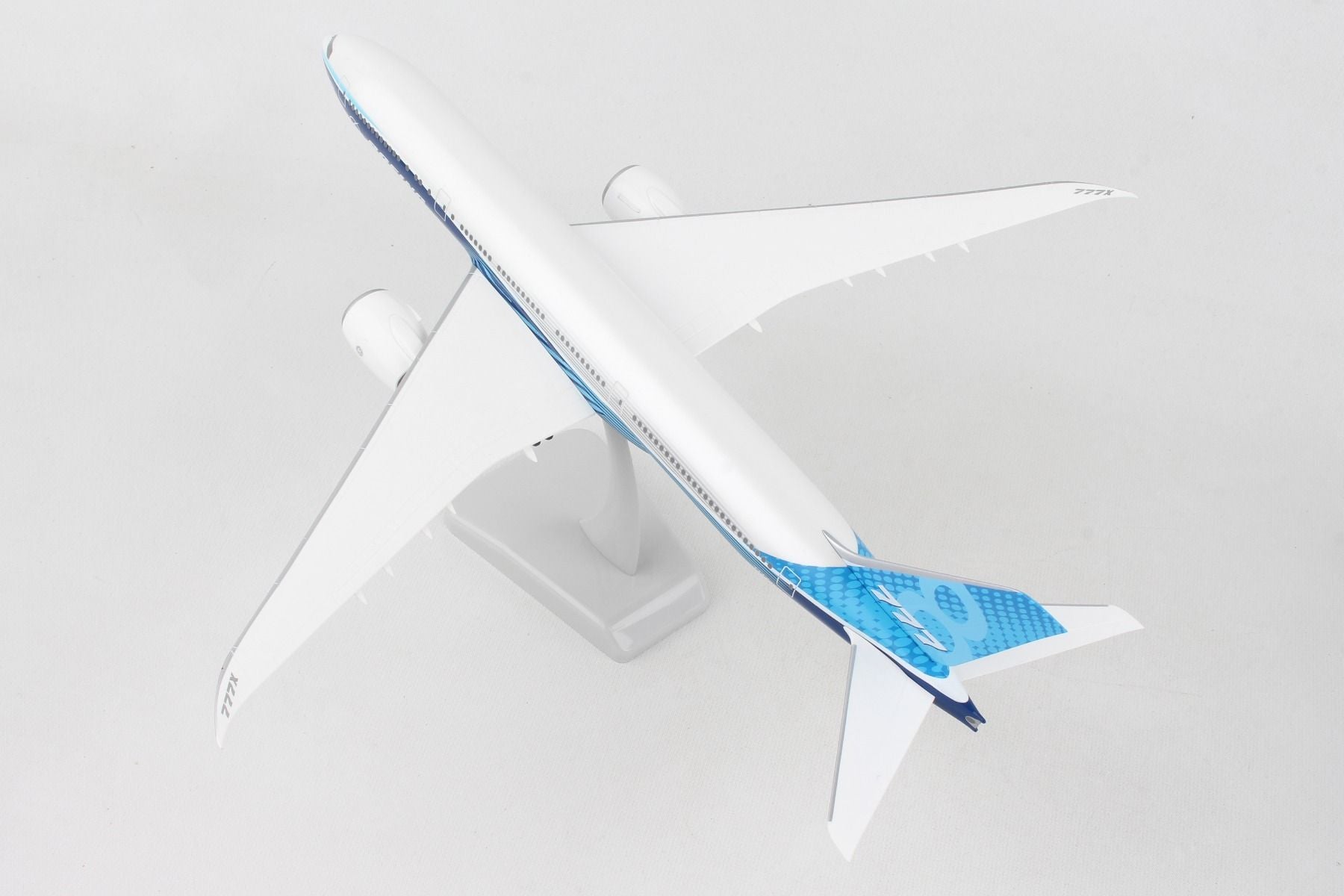 Hogan Wings | Boeing 777-8 Boeing Livery W/Gear 1:200 Scale