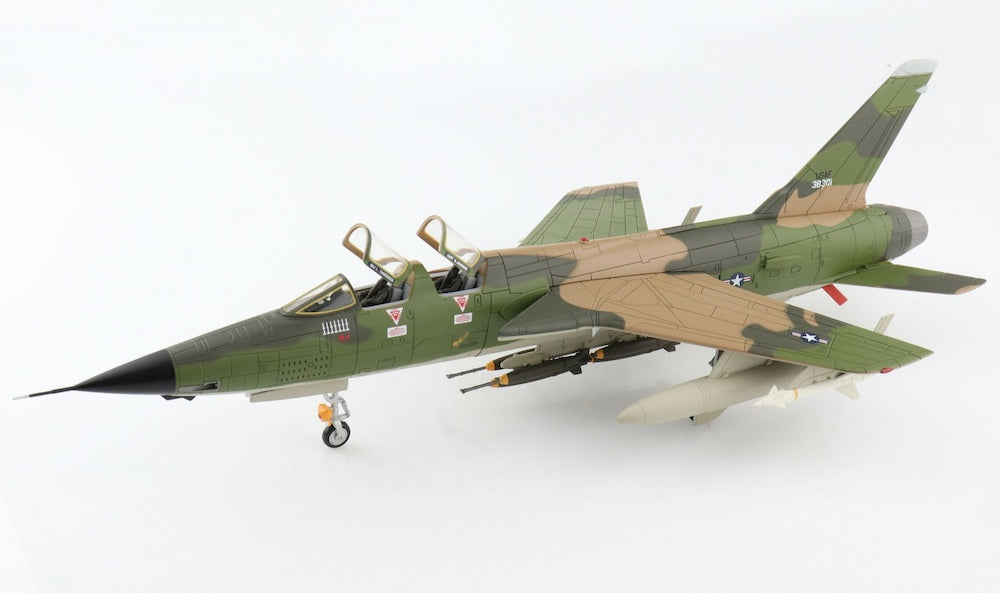 F-105F Thunderchief 355th TFS 1967, 1:72 Scale Diecast Model Open Canopy