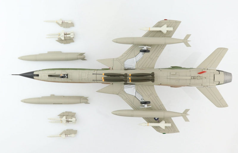 Hobby Master | F-105F Thunderchief 355th TFS 1967, 1:72 Scale