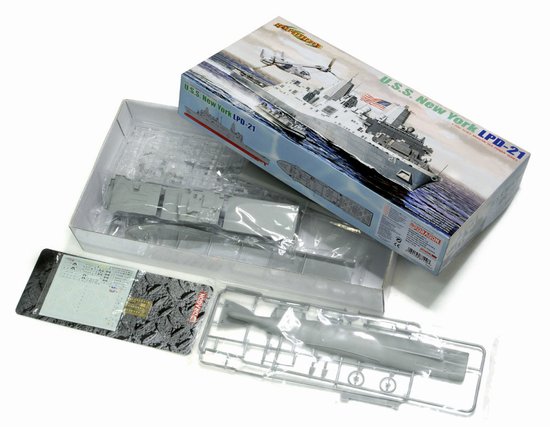 LPD-21 USS New York San Antonio Class Amphibious Ship 1/700 Scale Model Kit Box Contents